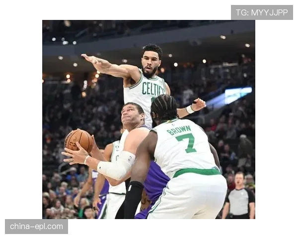 东部榜首争夺激烈 绿军与雄鹿胜场差缩小至一场之内